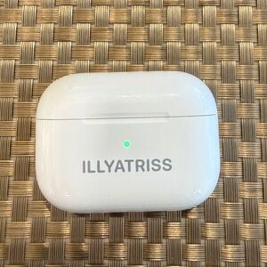 Apple AirPods Pro 2 w/ Engraving and Case Cover